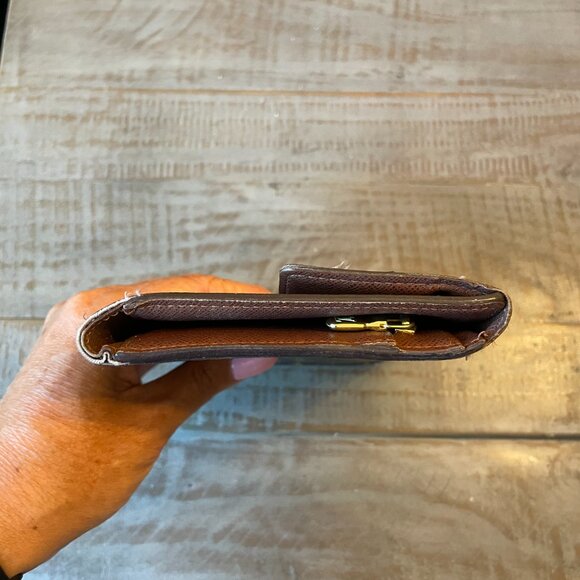 Louis Vuitton Classic Wallet – Beautiful & Functional - Picture 11 of 11